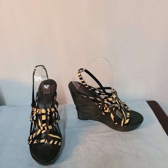 DIANE VON FURSTENBERG Patent Leather Printed Slingback Sandals - Picture 2 of 15